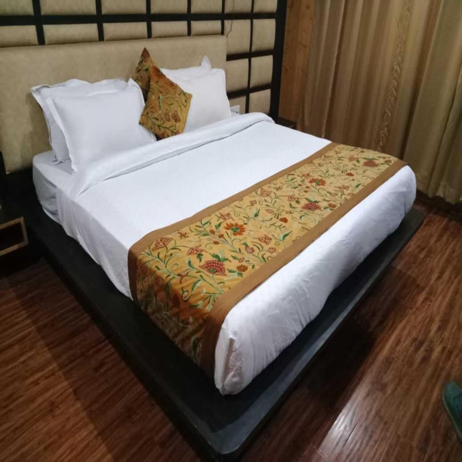Hotel Sheen Srīnagar 외부 사진